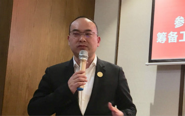 吴  颢