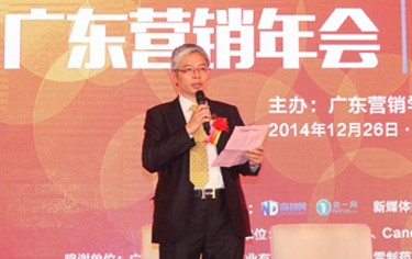 杨  洪